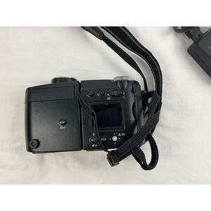 Nikon Coolpix 4500 4MP Digital Camera with Zoom Lens and Charger Used